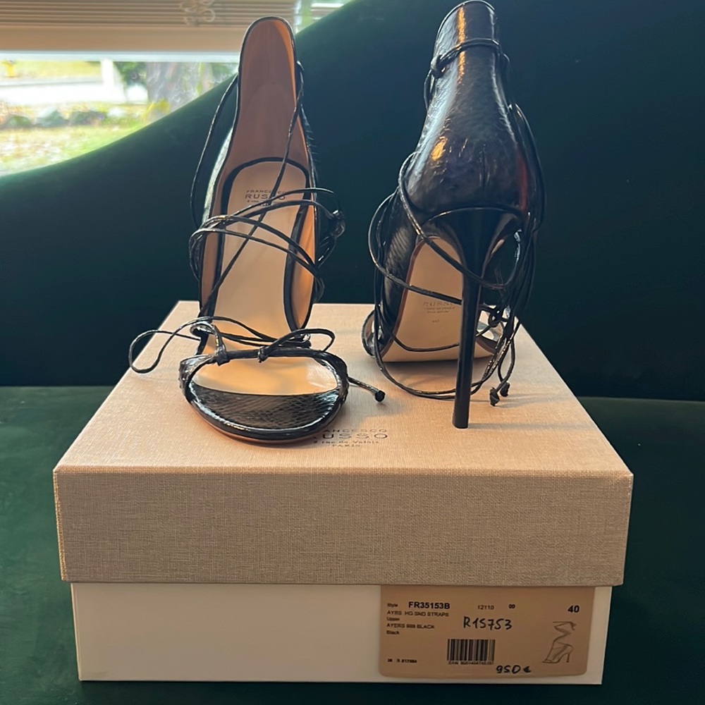Russo sandal. Brand new. Black